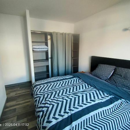 Chambre Dans Maison Plain-Pied Moderne Roanne Exterior photo